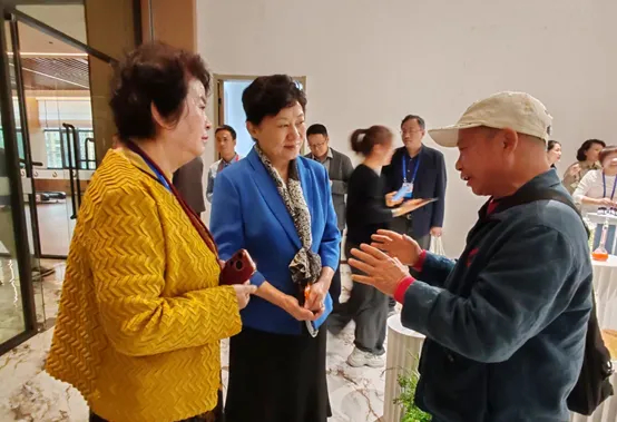 戈宝红麻放异彩:阿勒泰特色化妆品原料研发创新开启产业新篇章(图2) d2cd4f0f-8c57-4c37-9d65-6673f57e77e5.jpg